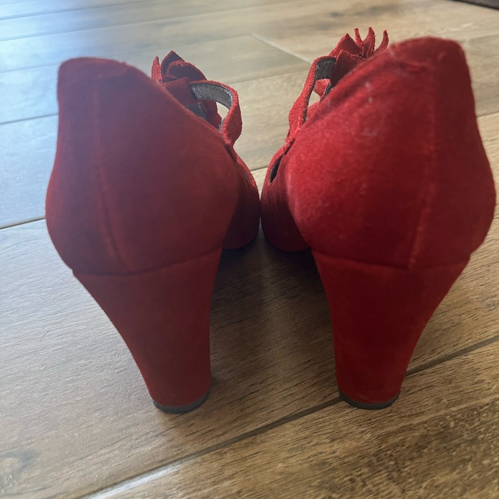Red Steve Madden Velvet Heels with Ruffle detail - Picture 4 of 6